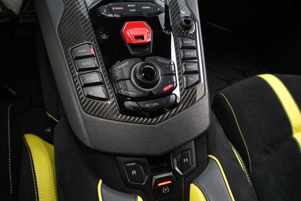 Used 2019 Lamborghini Aventador SVJ image 32