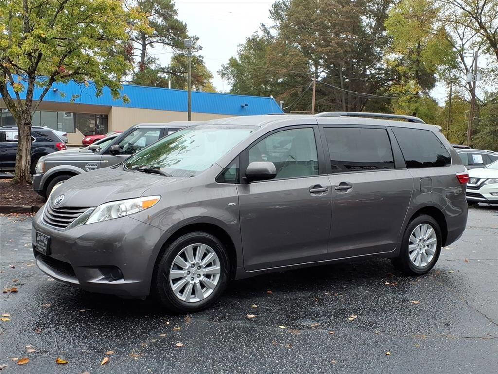 Used 2017 Toyota Sienna LE image 8