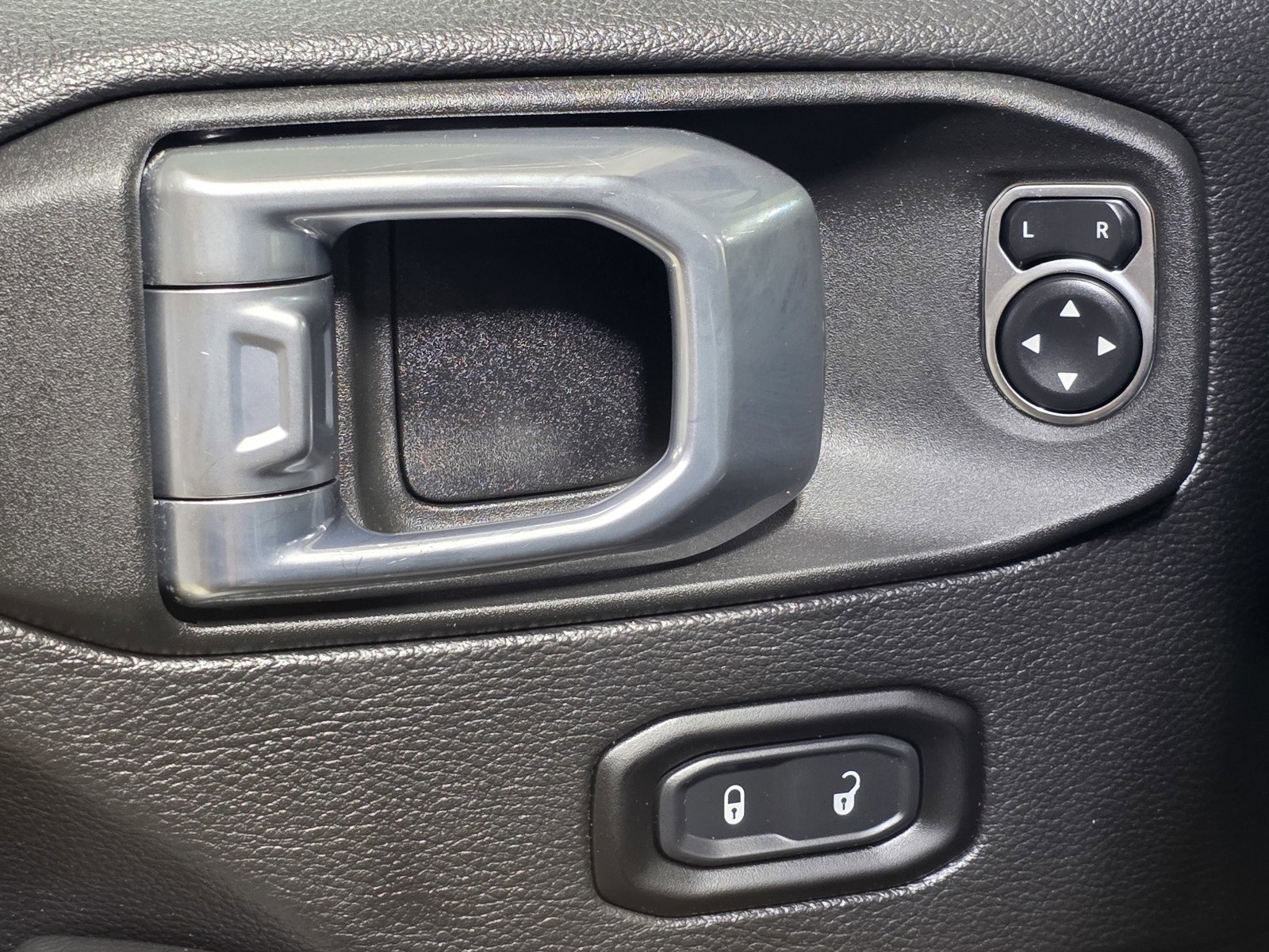 Used 2021 Jeep Gladiator Overland image 21