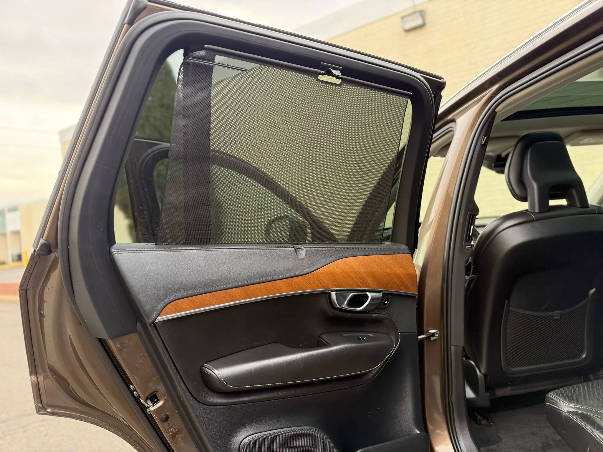 Used 2016 Volvo XC90 T6 Inscription w/ Vision Package image 11
