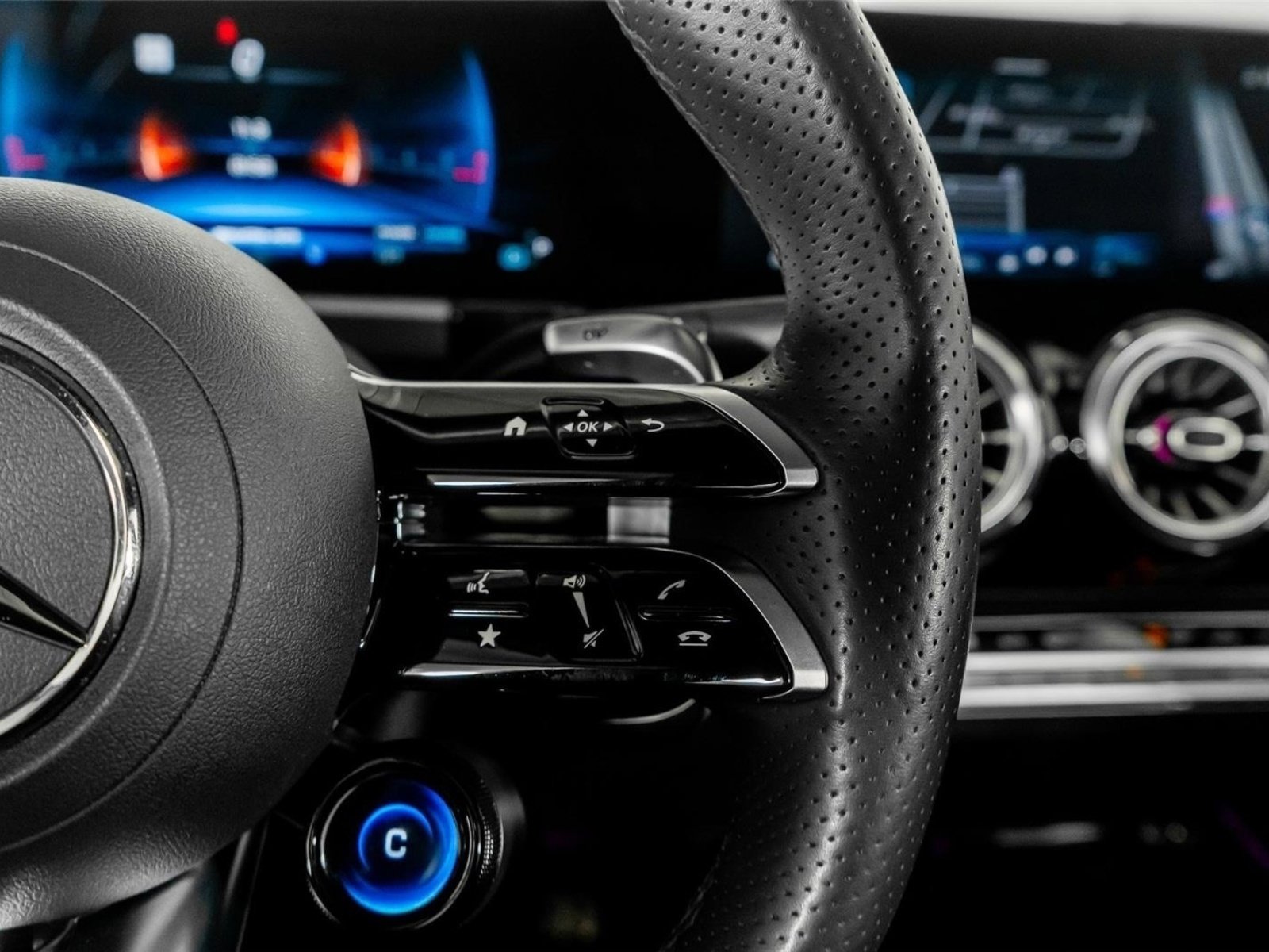 Used 2024 Mercedes-Benz GLA 35 AMG 4MATIC image 43