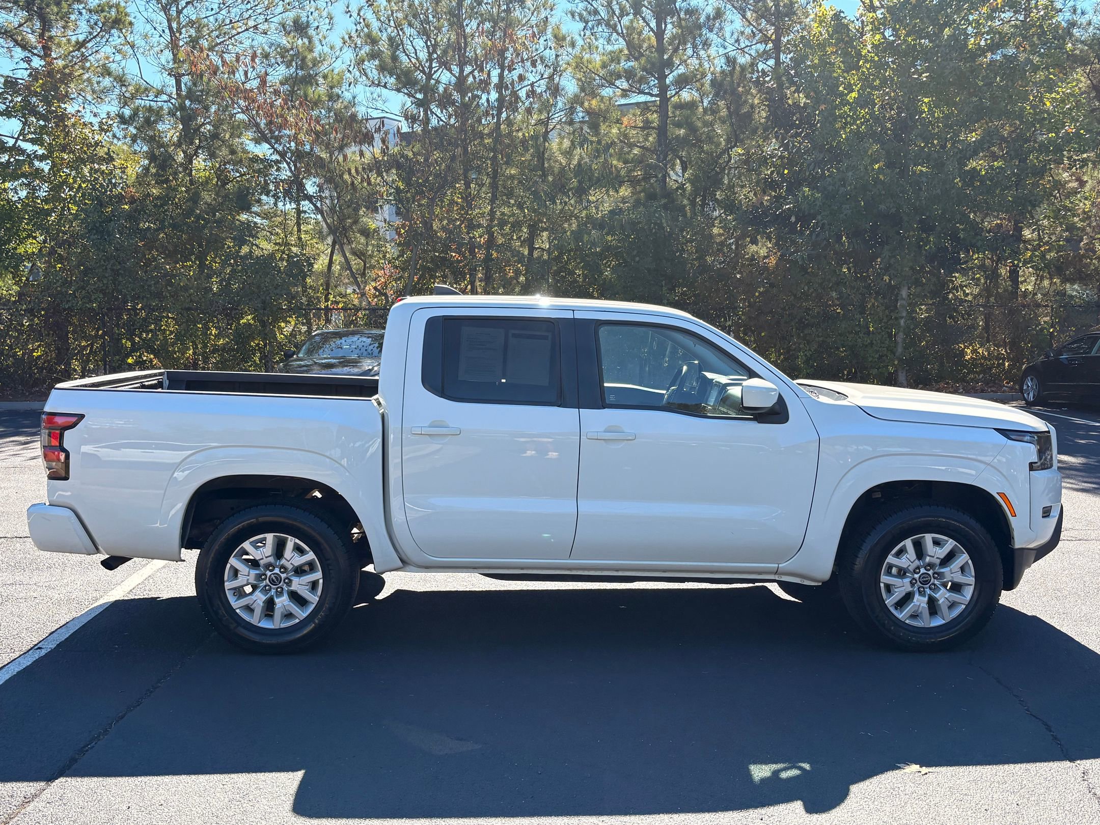 Used 2023 Nissan Frontier SV image 8