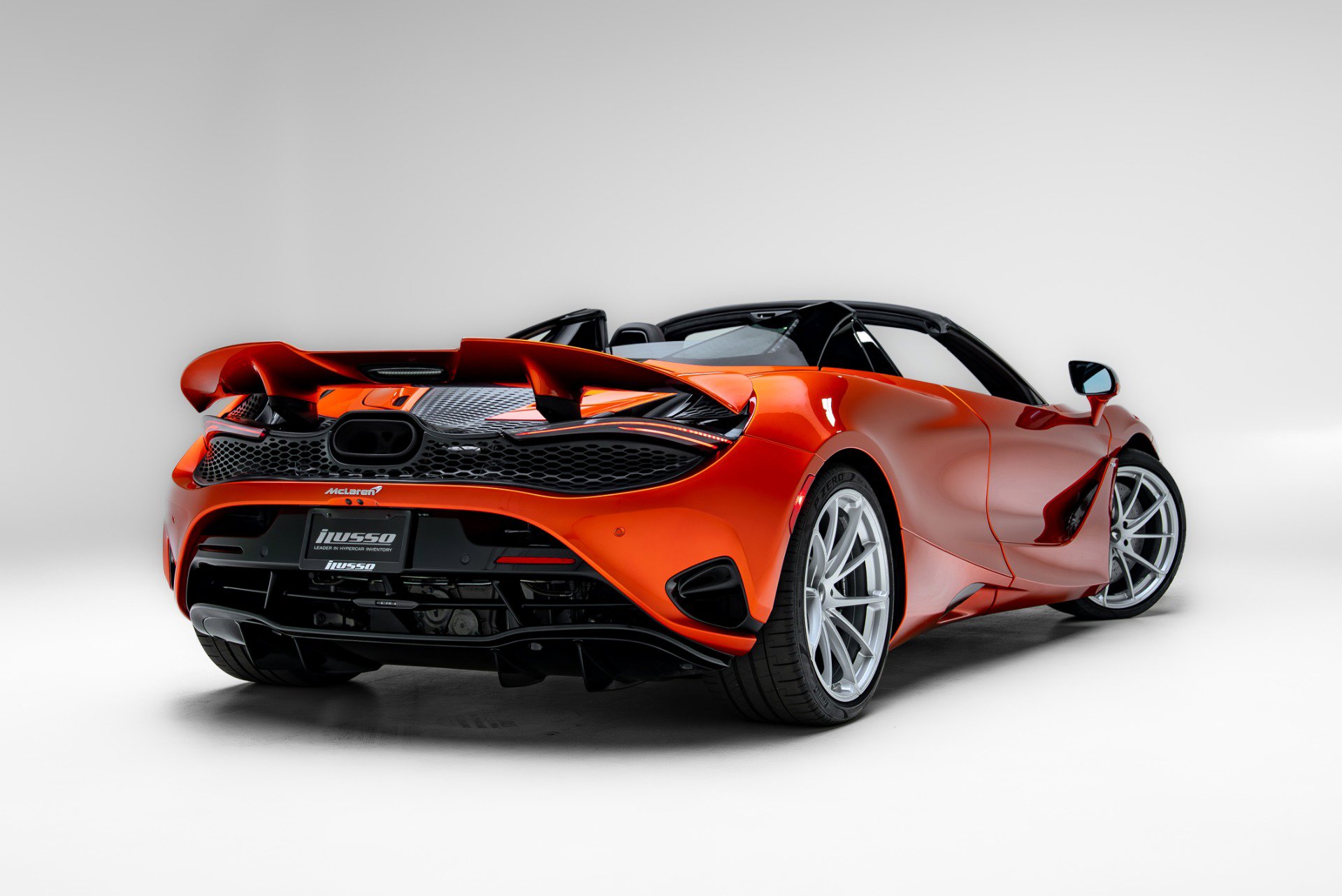 Used 2024 McLaren 750S Spider RWD image 4