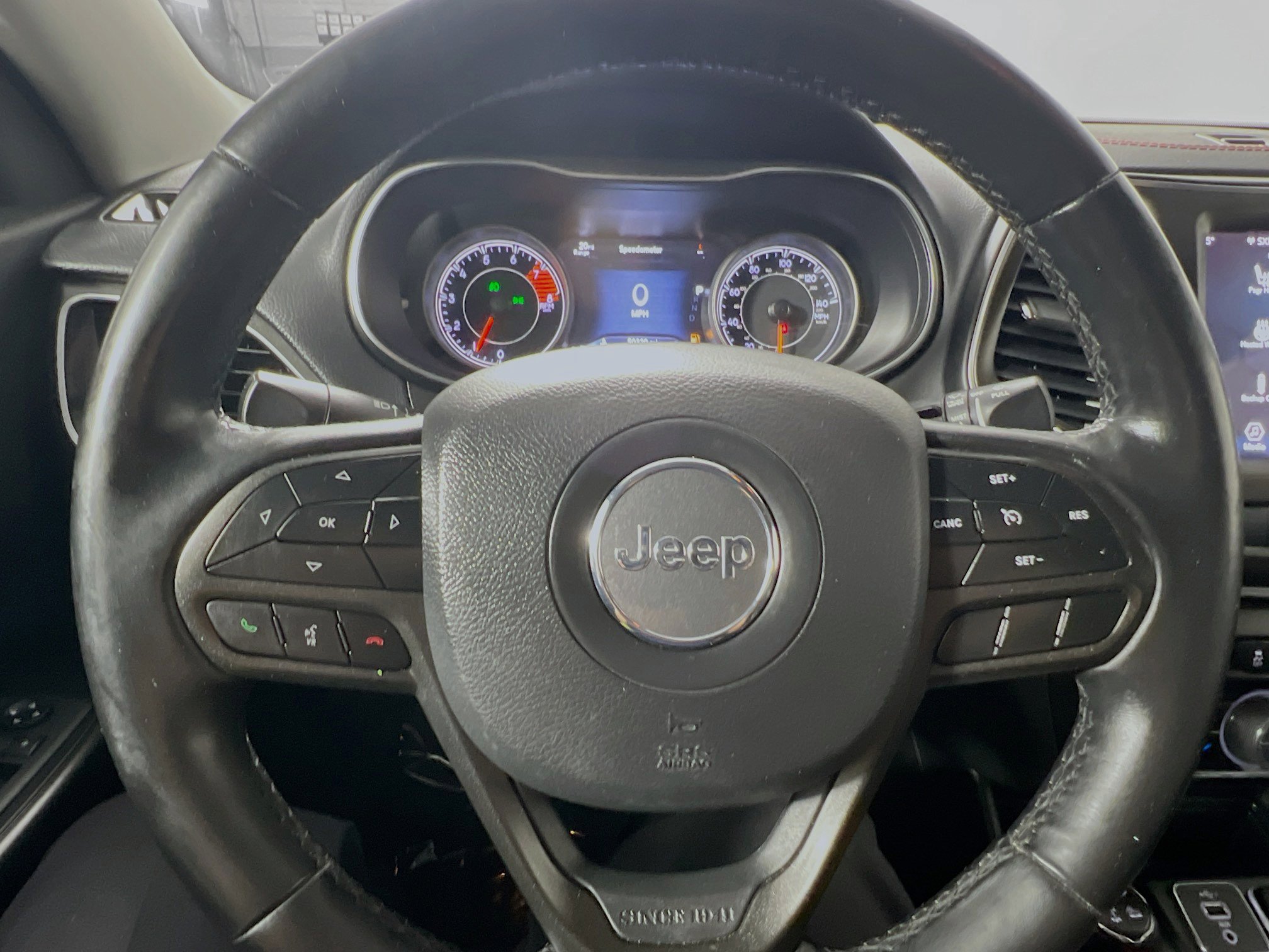 Used 2019 Jeep Cherokee Trailhawk w/ Cold Weather Group AWD/4WD image 18