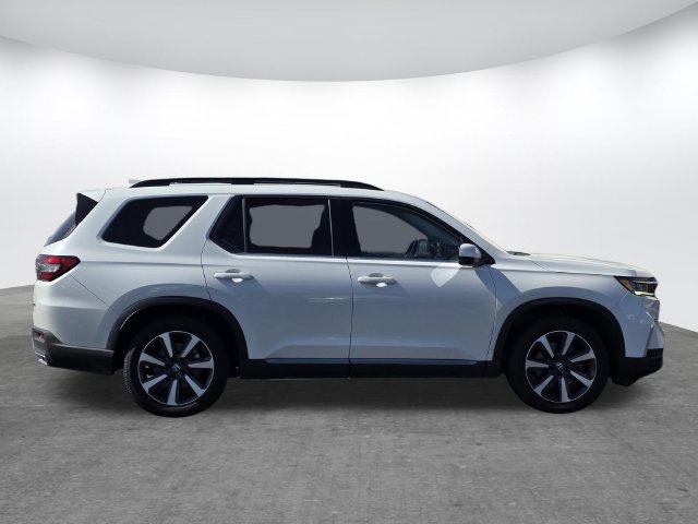 Used 2023 Honda Pilot Touring image 2