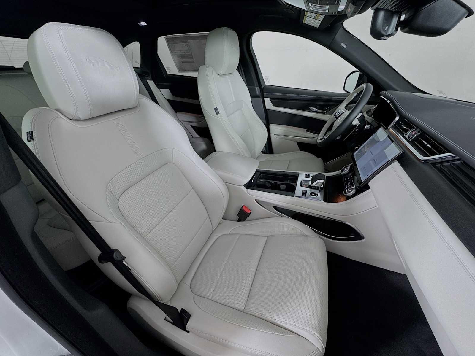 New 2025 Jaguar F-PACE R-Dynamic S image 26