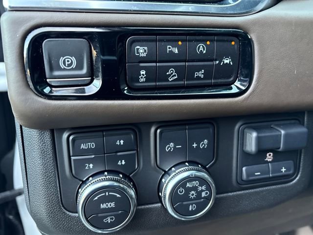 Certified 2025 GMC Yukon Denali Ultimate w/ LPO, Floor Liner Package image 16