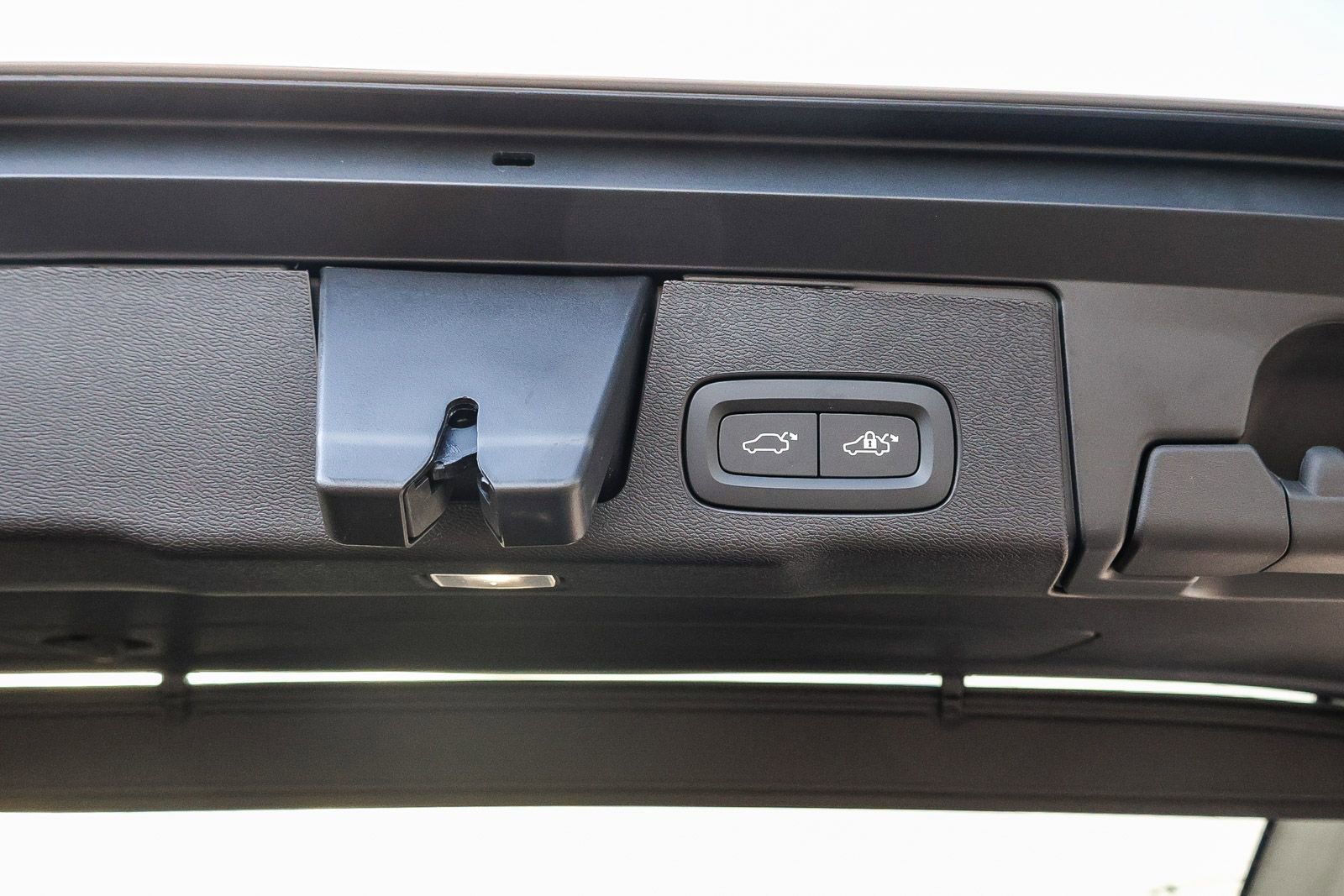 New 2026 Volvo XC60 B5 Plus w/ Climate Package image 27