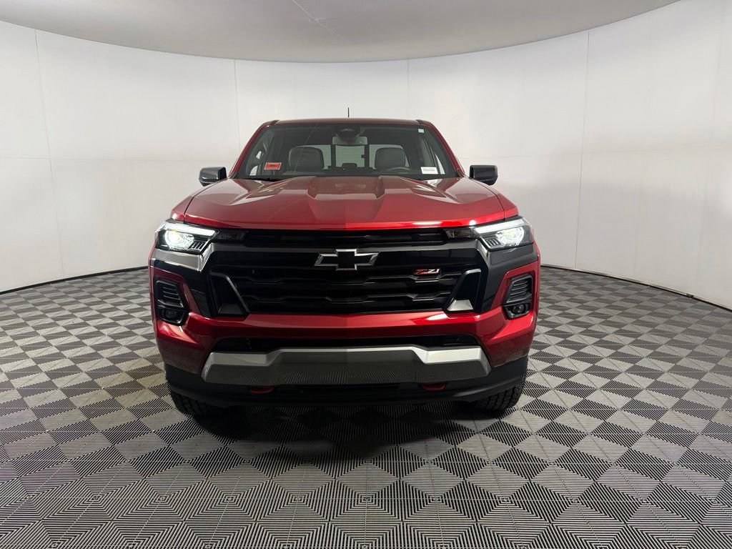 Used 2025 Chevrolet Colorado Z71 w/ Z71 Convenience Package 2 AWD/4WD image 3