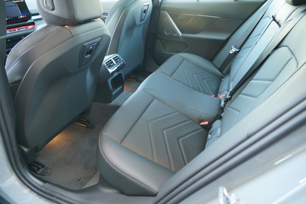 New 2026 BMW 550e xDrive w/ Executive Package AWD/4WD image 21