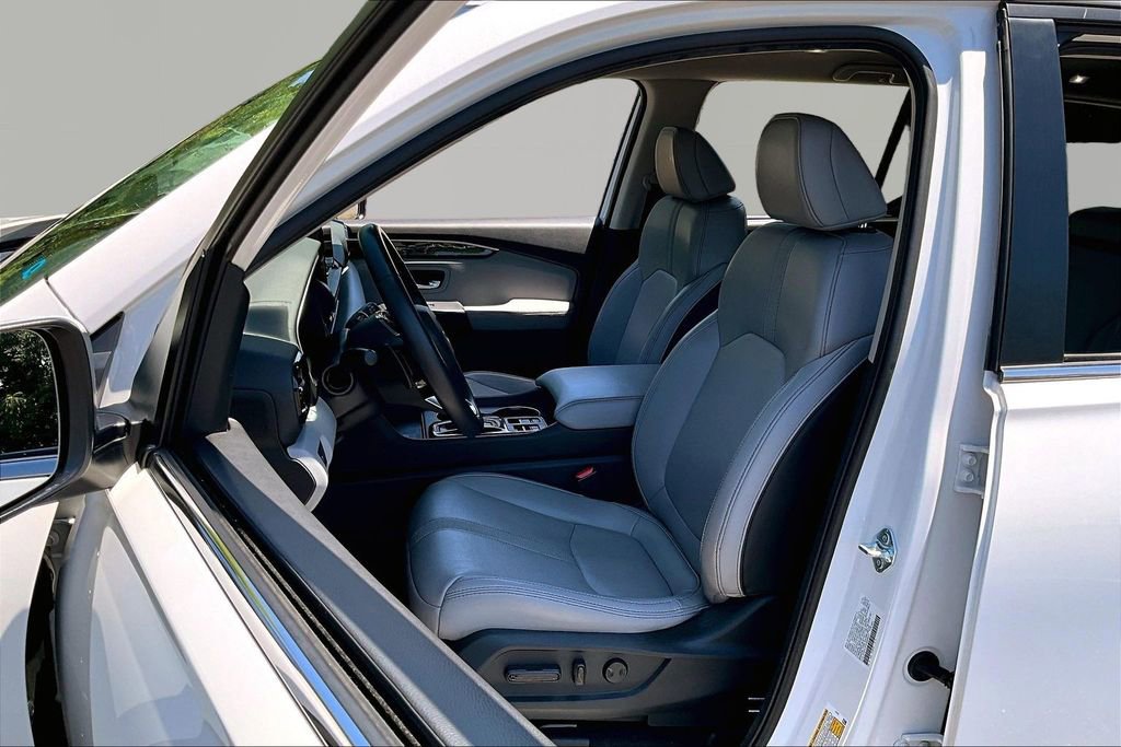 Used 2025 Honda Pilot EX-L image 17