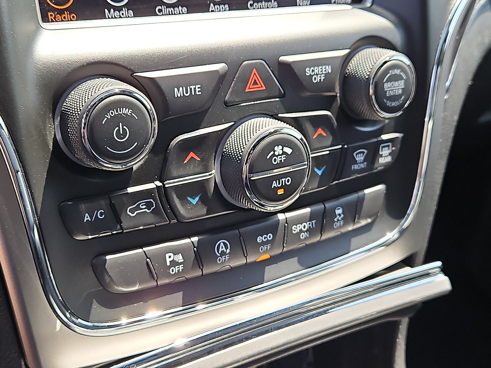 Used 2018 Jeep Grand Cherokee Limited AWD/4WD image 17