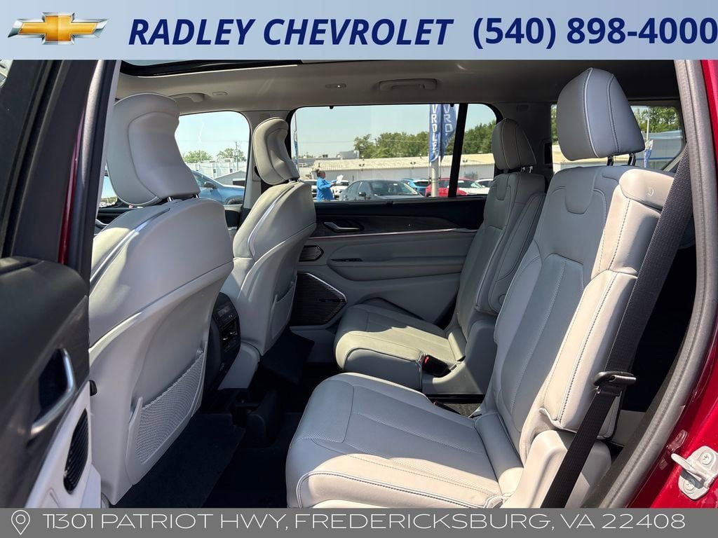 Used 2022 Jeep Grand Cherokee L Overland w/ Luxury Tech Group IV AWD/4WD image 12