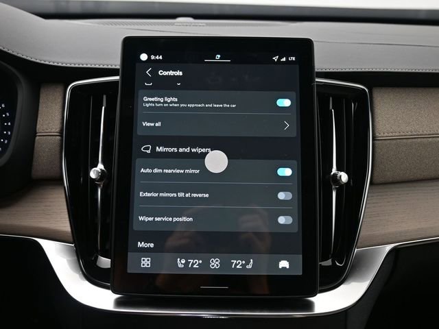 New 2026 Volvo XC90 B6 Plus w/ Protection Package Premier image 18