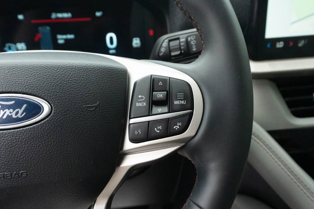 Used 2025 Ford Explorer Active w/ Active Comfort Package RWD image 27