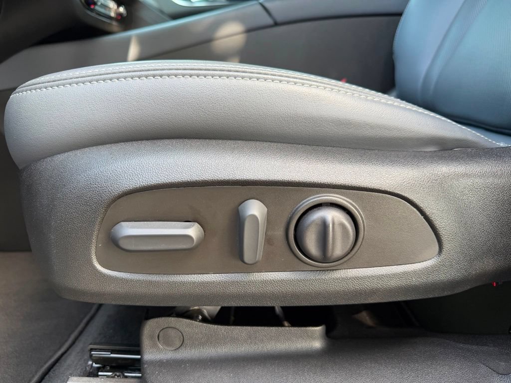 Used 2023 Buick Enclave Essence FWD image 10