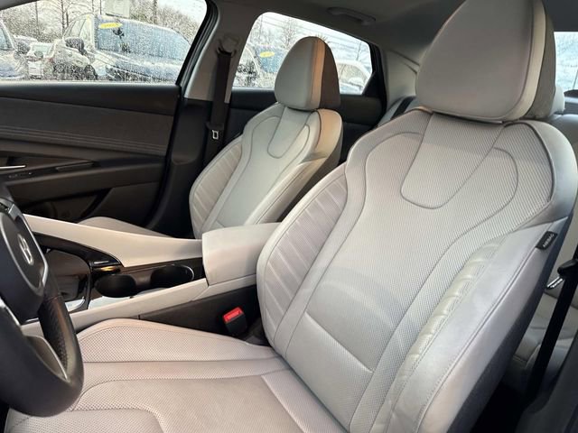 Used 2025 Hyundai Elantra Limited image 16