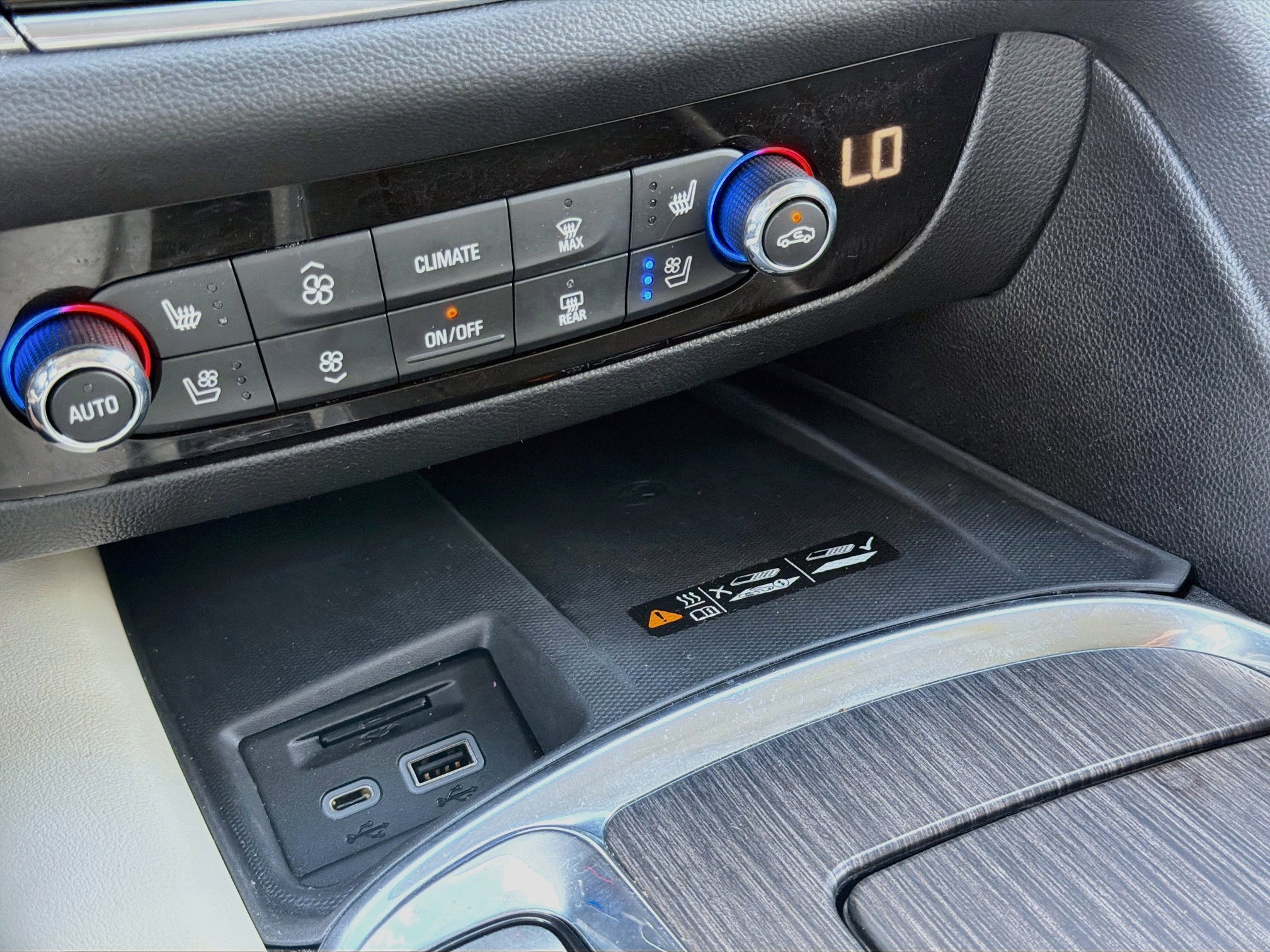 Used 2024 Buick Enclave Avenir w/ Avenir Technology Package FWD image 32