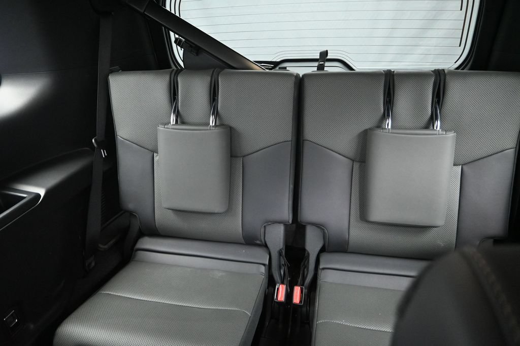 Used 2024 Lexus GX 550 w/ Accessory Package (31) AWD/4WD image 32