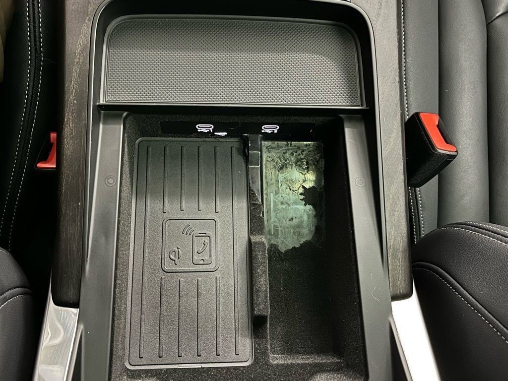 Used 2023 Audi Q8 Premium image 11