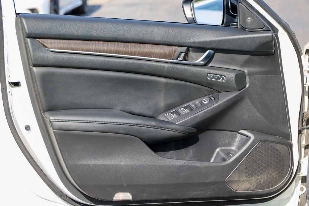 Used 2019 Honda Accord Touring image 4