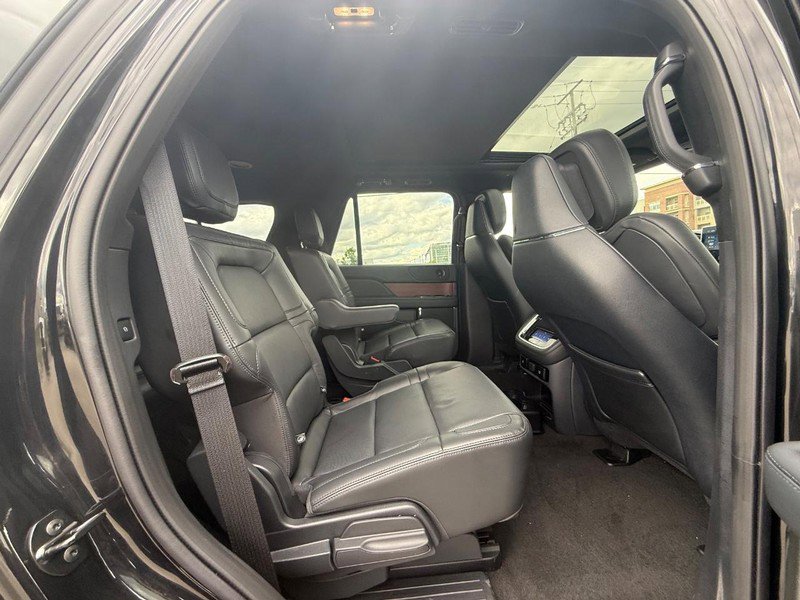 Used 2023 Lincoln Navigator Reserve w/ Monochromatic Package AWD/4WD image 14