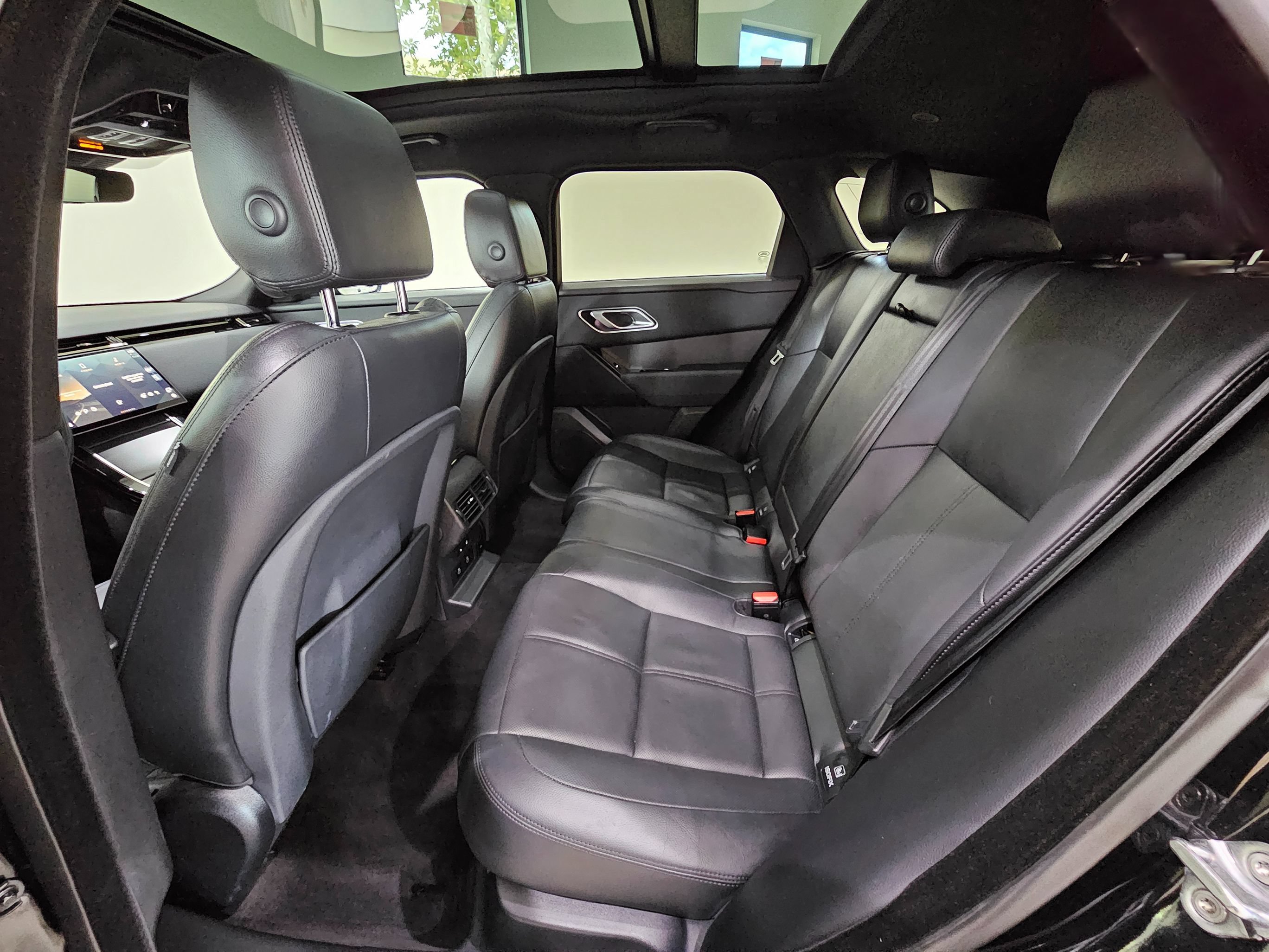 Used 2025 Land Rover Range Rover Velar Dynamic SE AWD/4WD image 25