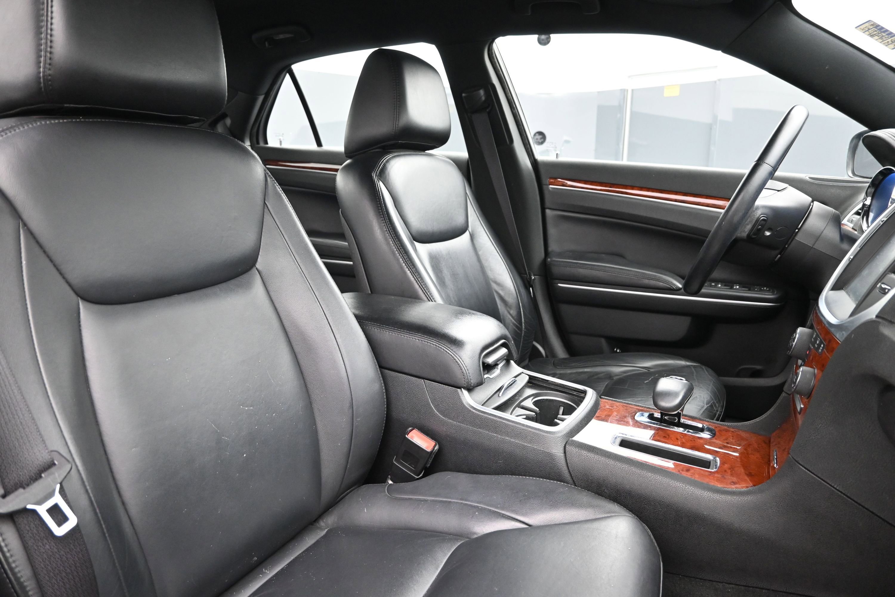 Used 2013 Chrysler 300 RWD image 24