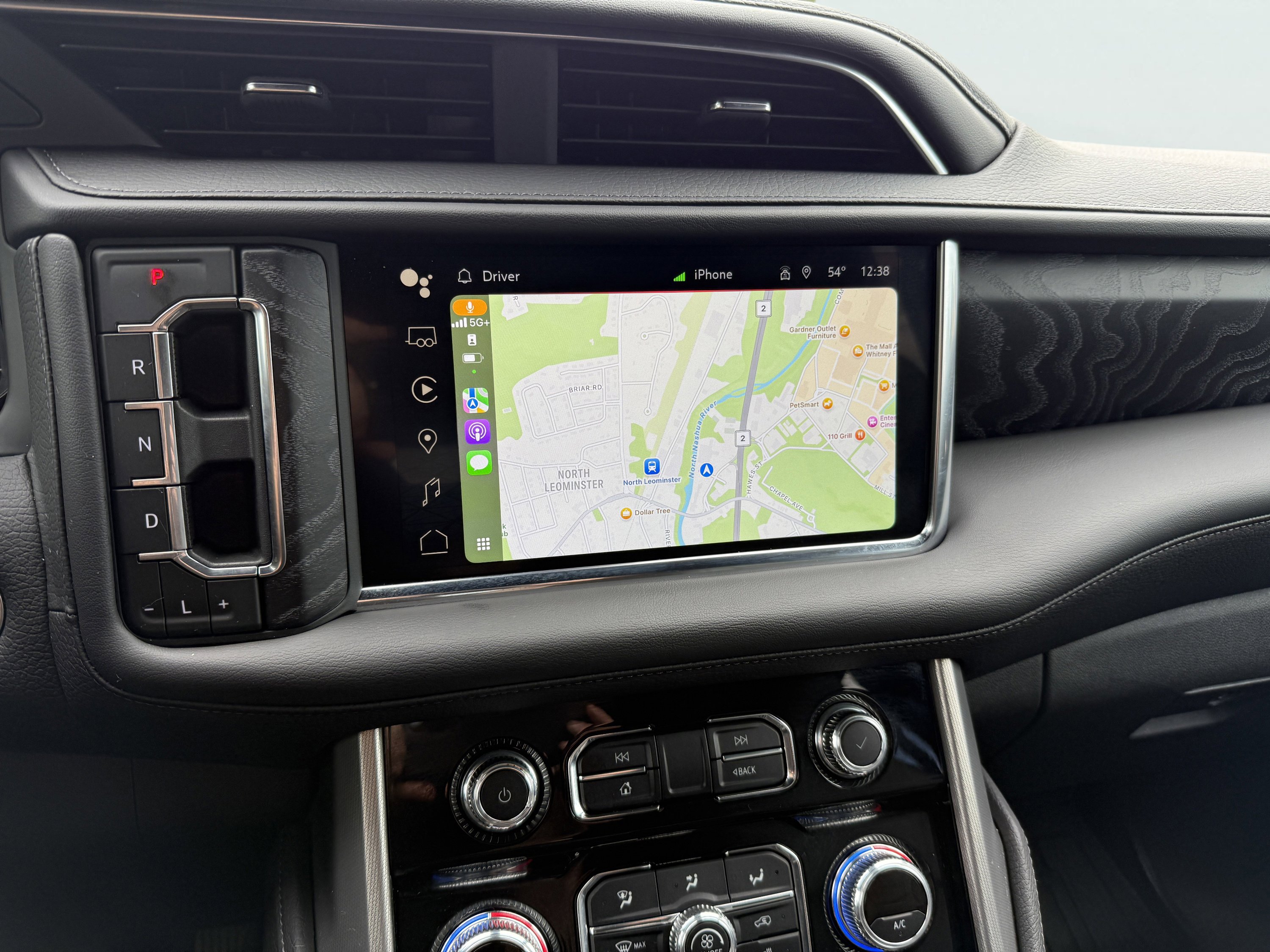 Used 2024 GMC Yukon XL Denali w/ Advanced Technology Package image 3