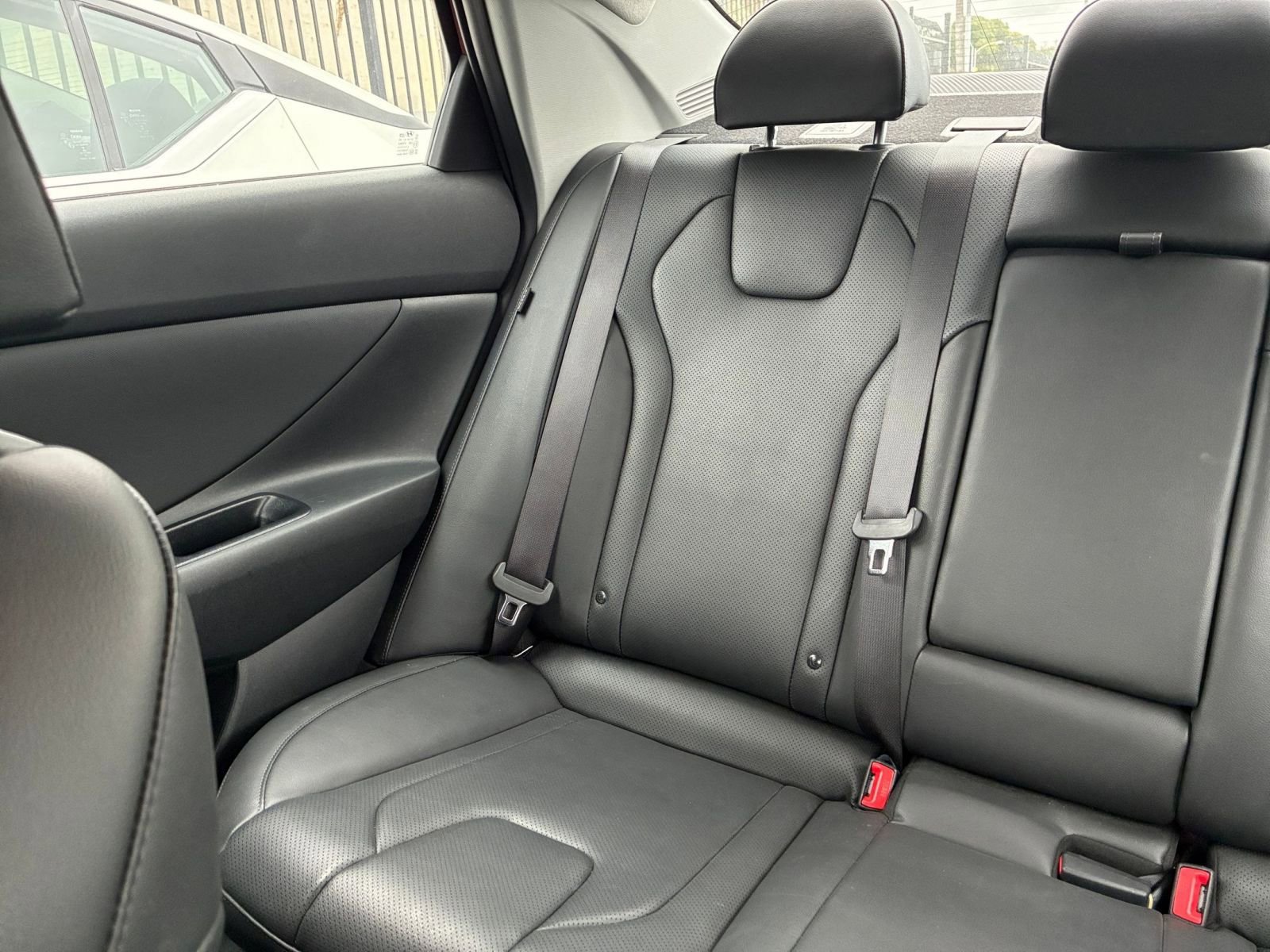 Used 2025 Hyundai Elantra Limited image 41