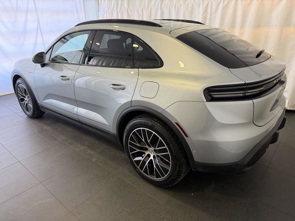 Certified 2025 Porsche Macan 4S Electric AWD/4WD image 3