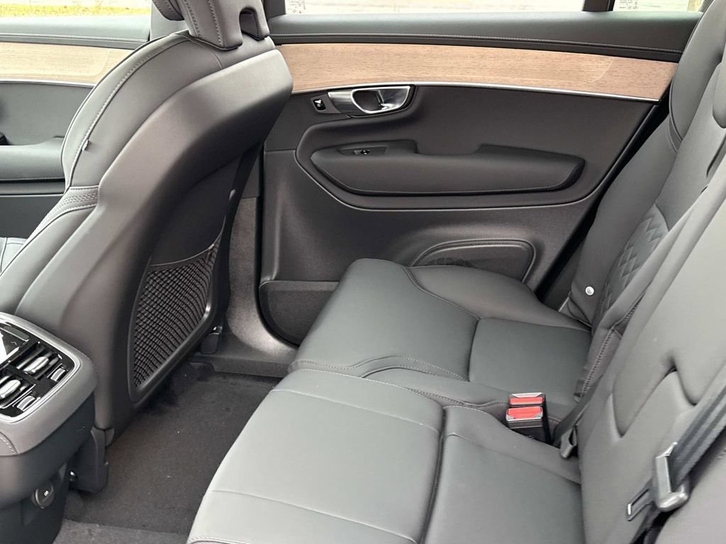 Certified 2026 Volvo XC90 B6 Plus w/ Protection Package Premier AWD/4WD image 12