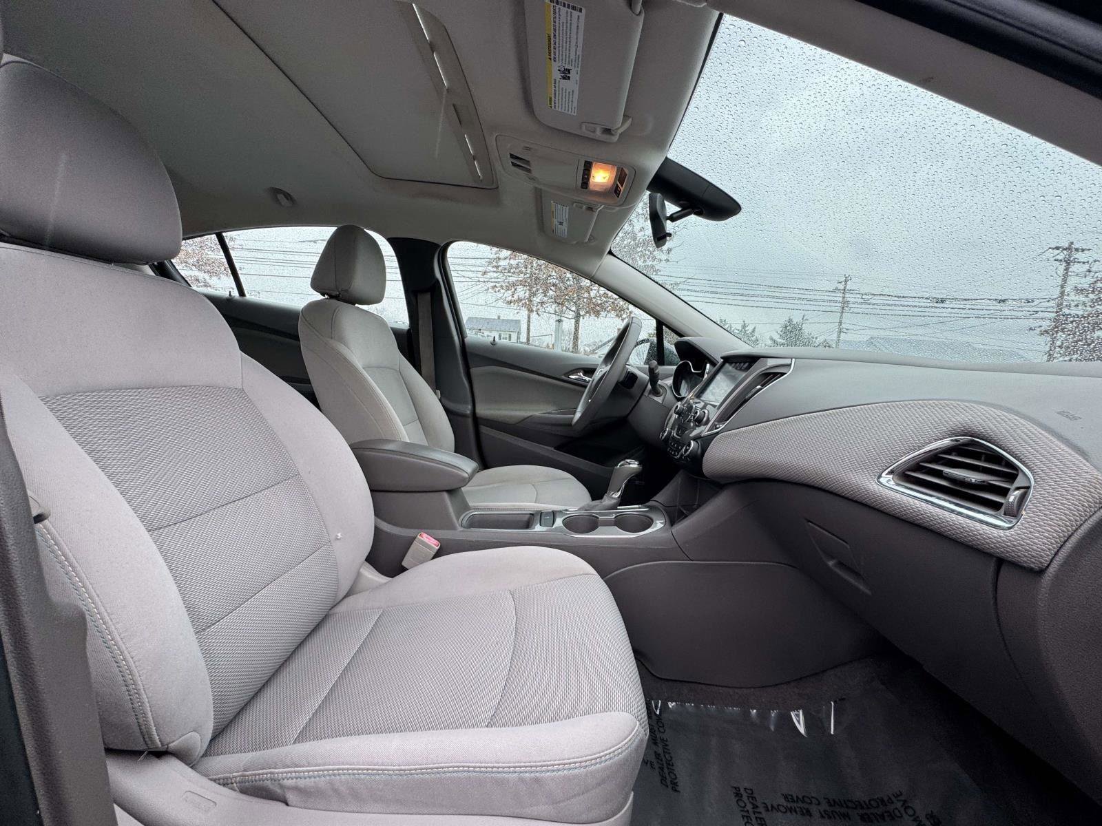 Used 2018 Chevrolet Cruze LT w/ Sun And Sound Package image 9