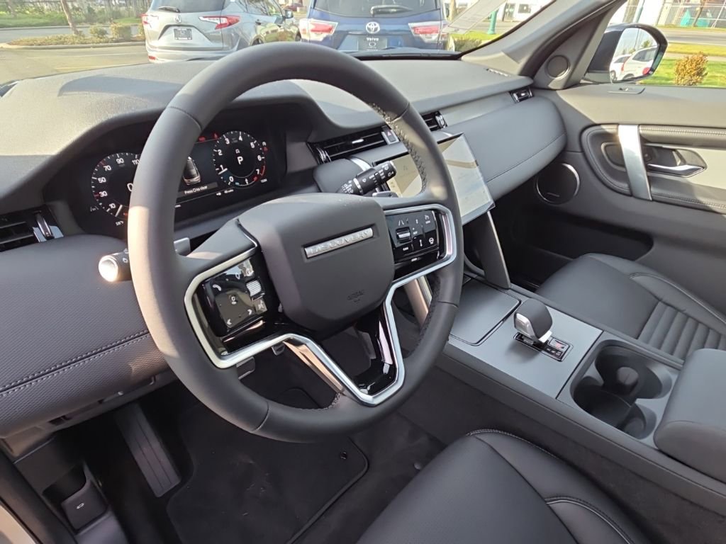 New 2026 Land Rover Discovery Sport Landmark image 12