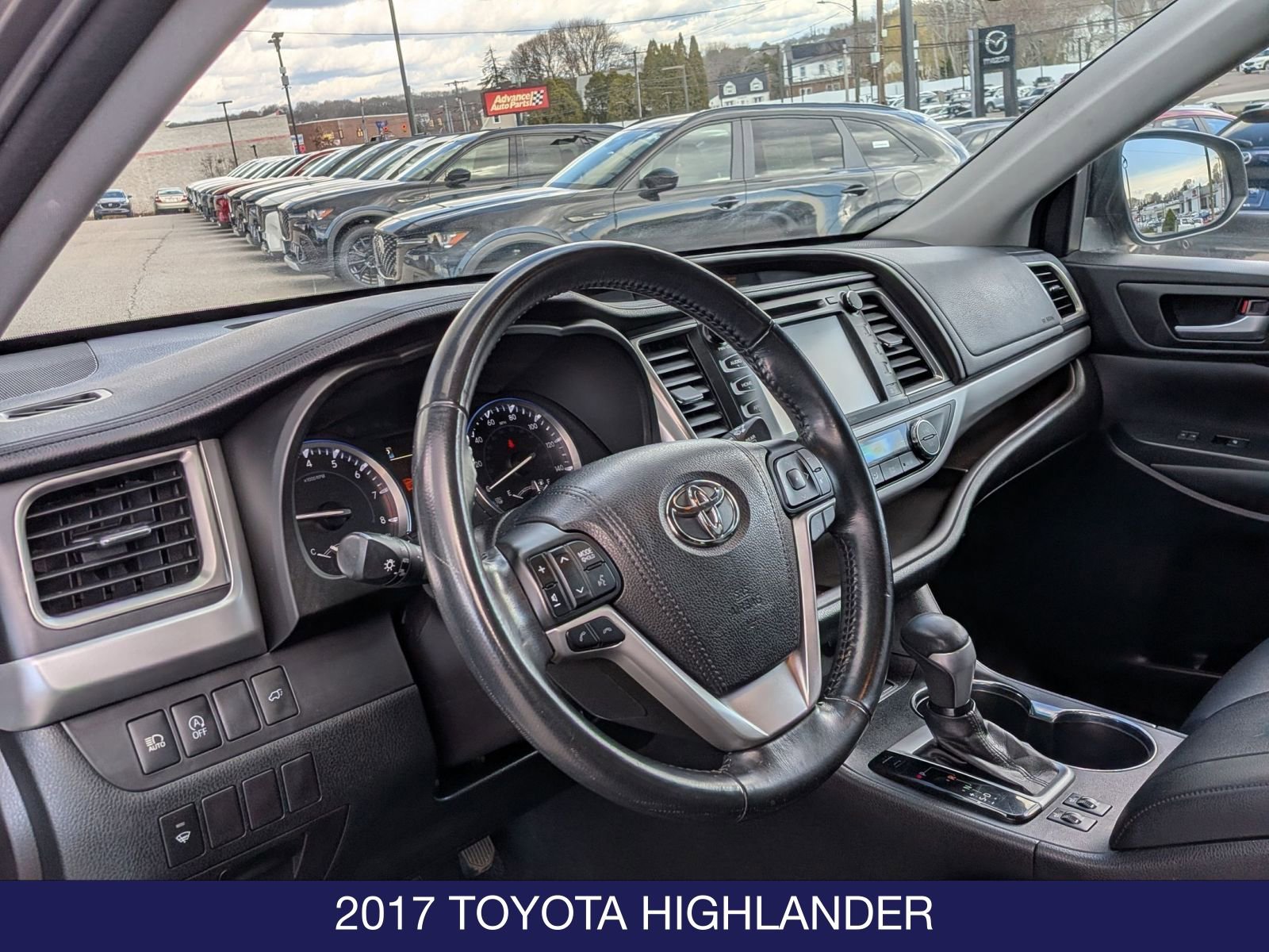 Used 2017 Toyota Highlander XLE AWD/4WD image 10