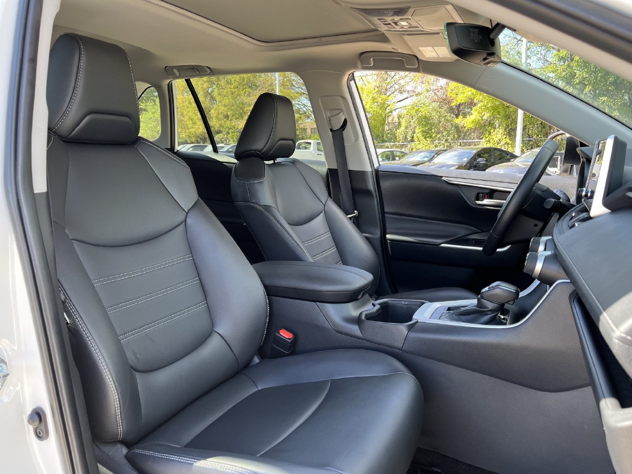 Used 2024 Toyota RAV4 XLE Premium FWD image 26