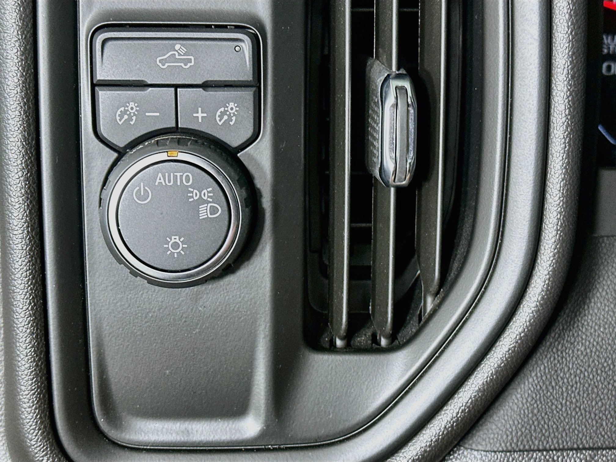 Used 2024 Chevrolet Silverado 1500 Custom RWD image 17