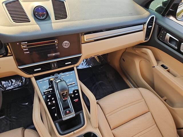 Used 2023 Porsche Cayenne Platinum Edition image 13