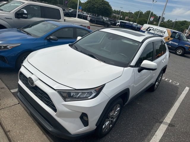 Used 2019 Toyota RAV4 XLE Premium image 8