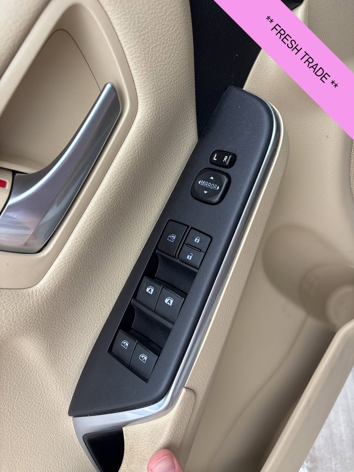 Used 2016 Toyota Camry LE image 8