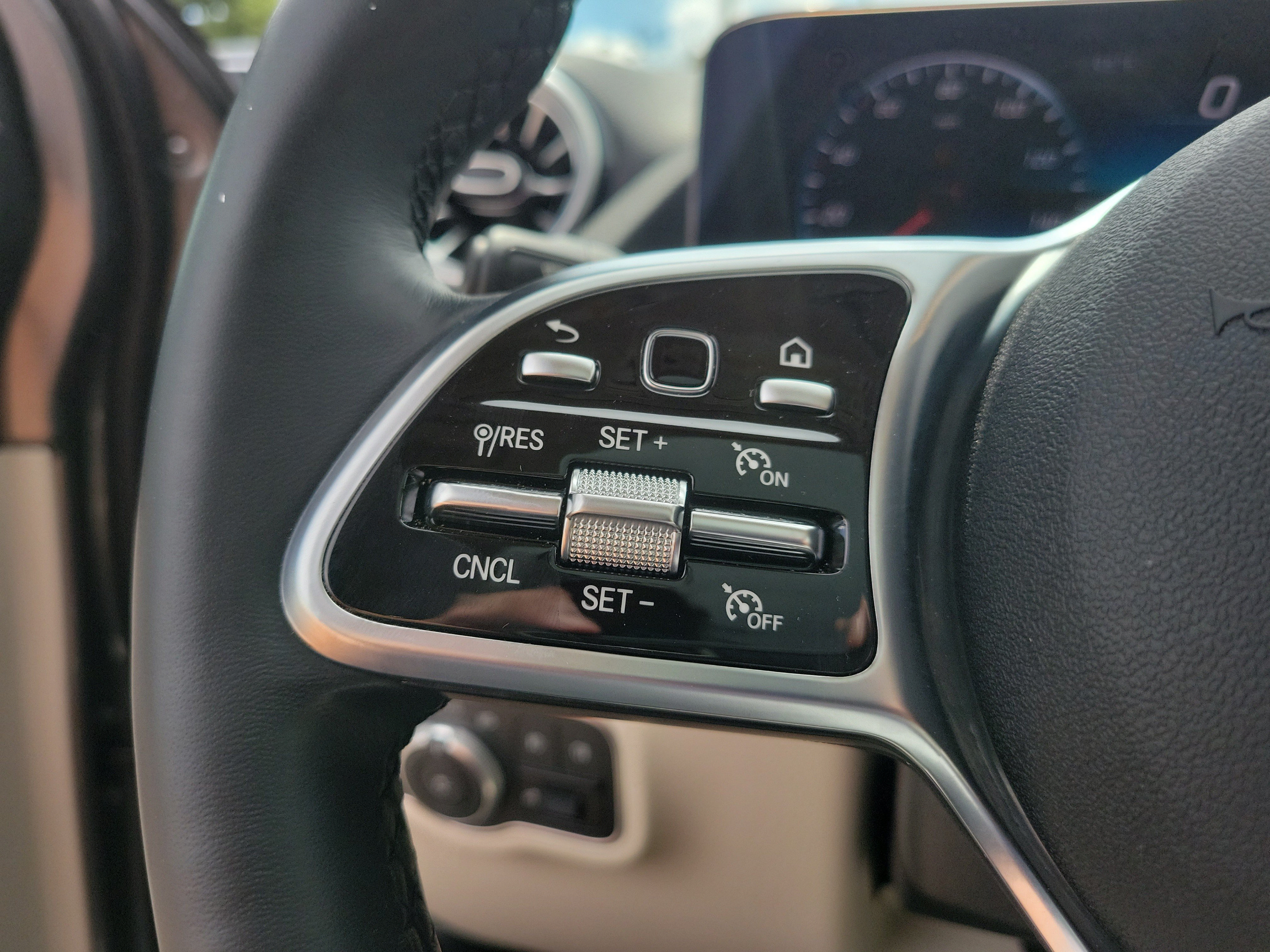 Used 2022 Mercedes-Benz GLA 250 4MATIC image 23