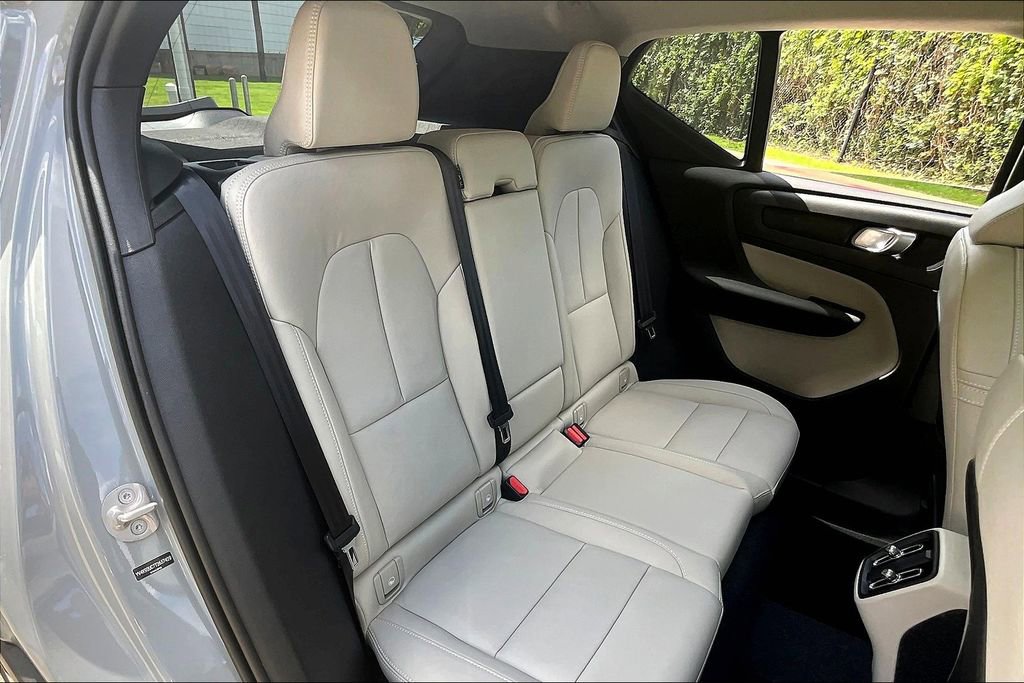 New 2026 Volvo XC40 B4 Plus w/ Protection Package Premier FWD image 10