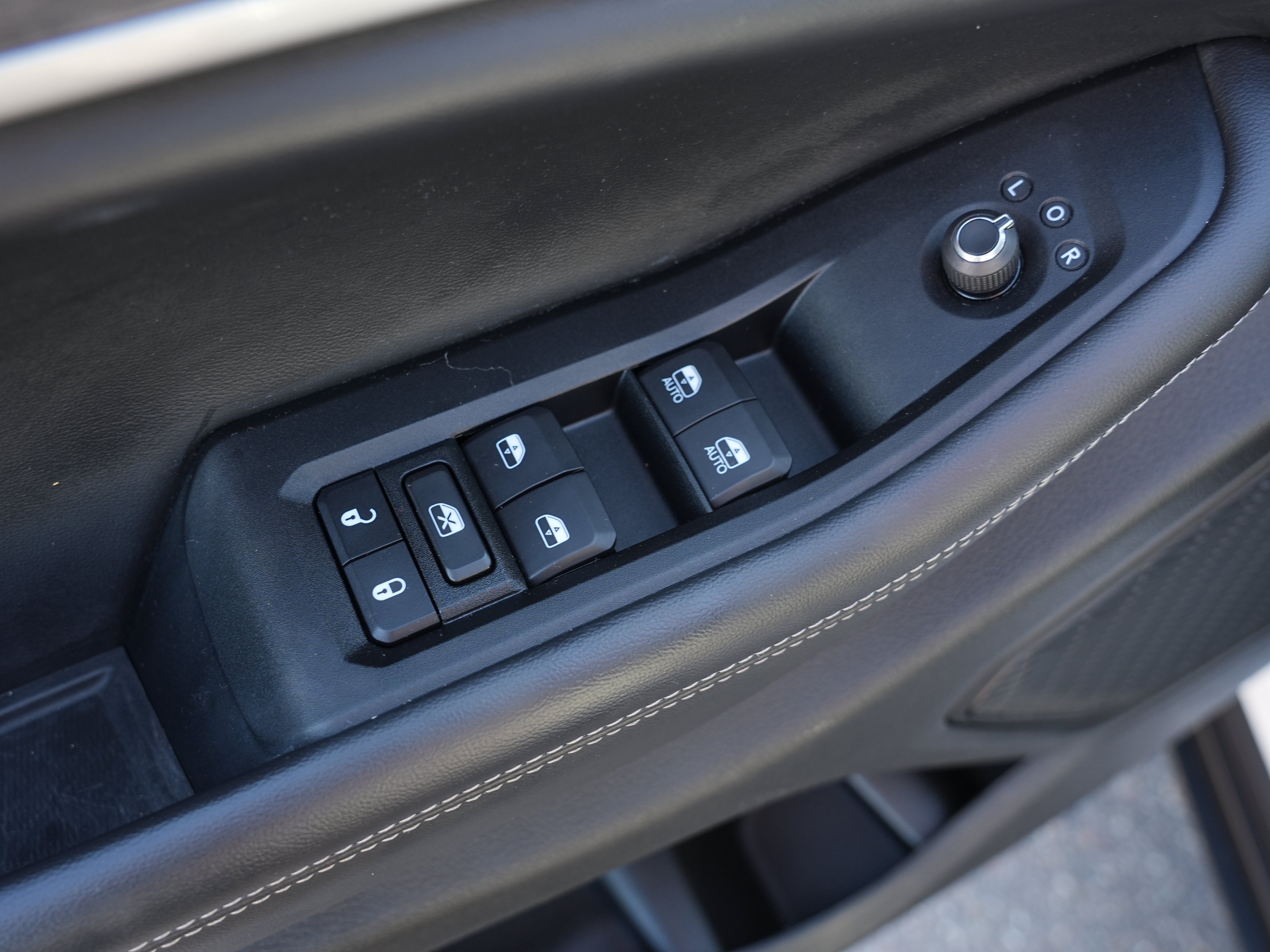 Used 2023 Jeep Grand Cherokee Limited AWD/4WD image 16