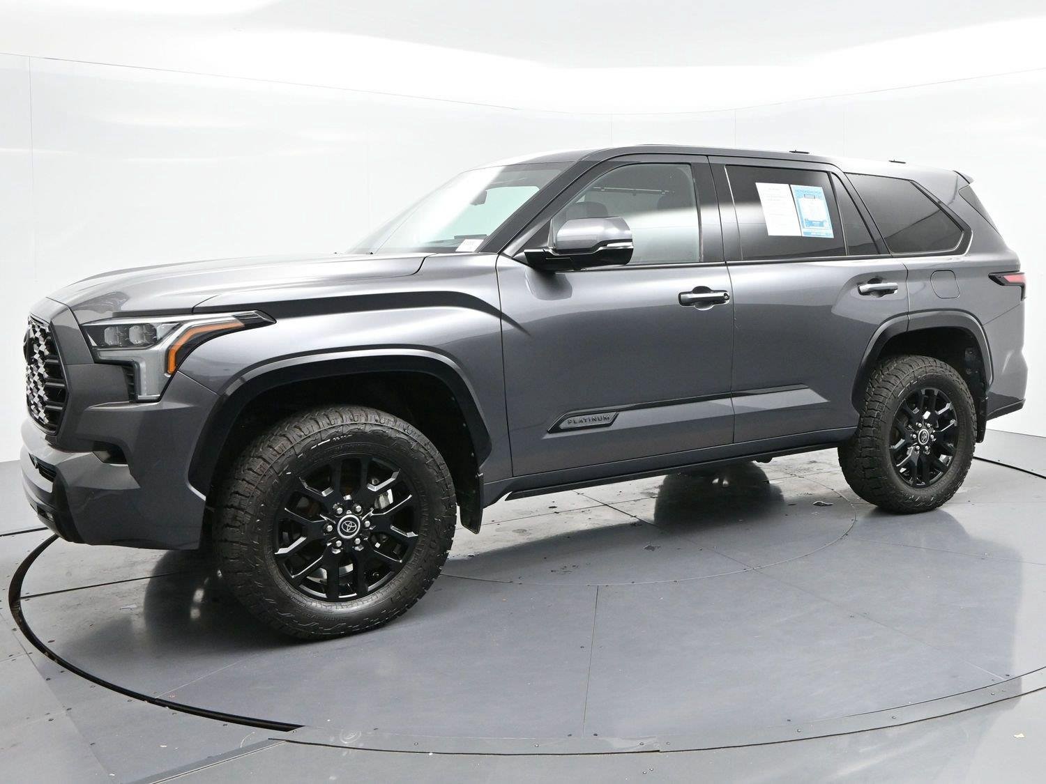 Used 2023 Toyota Sequoia Platinum AWD/4WD image 3
