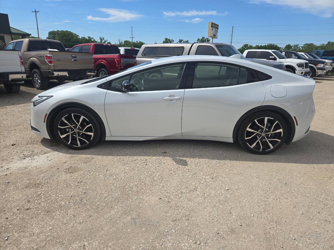 Used 2023 Toyota Prius Prime FWD image 5
