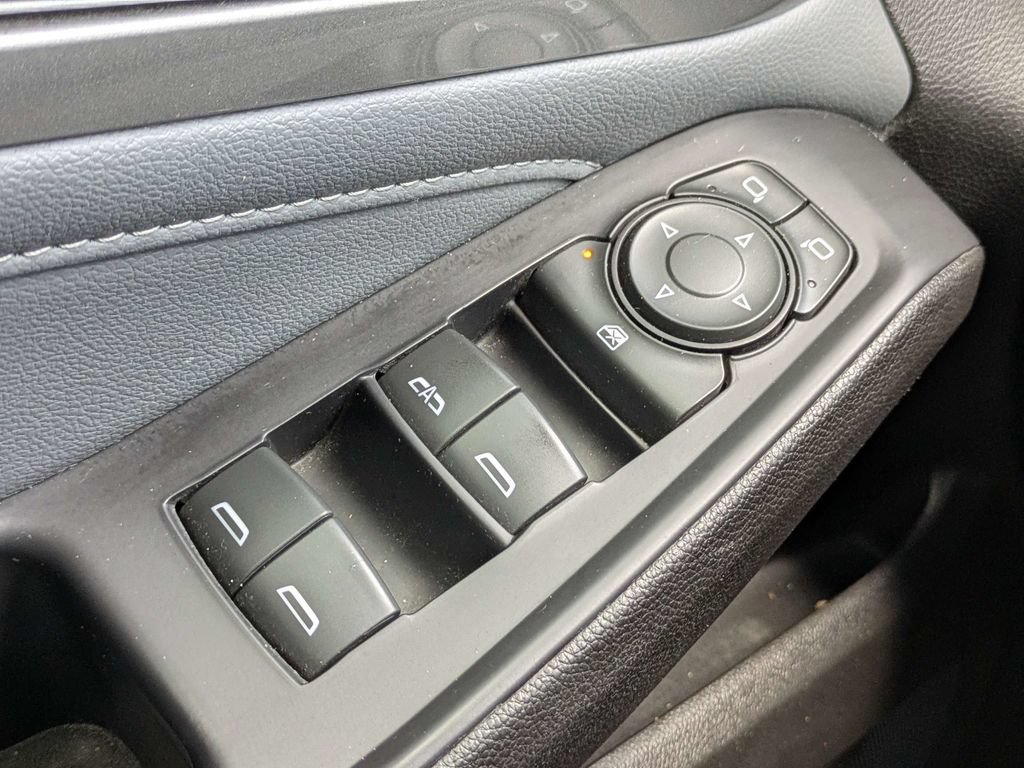 Used 2021 Chevrolet Traverse LT FWD image 24