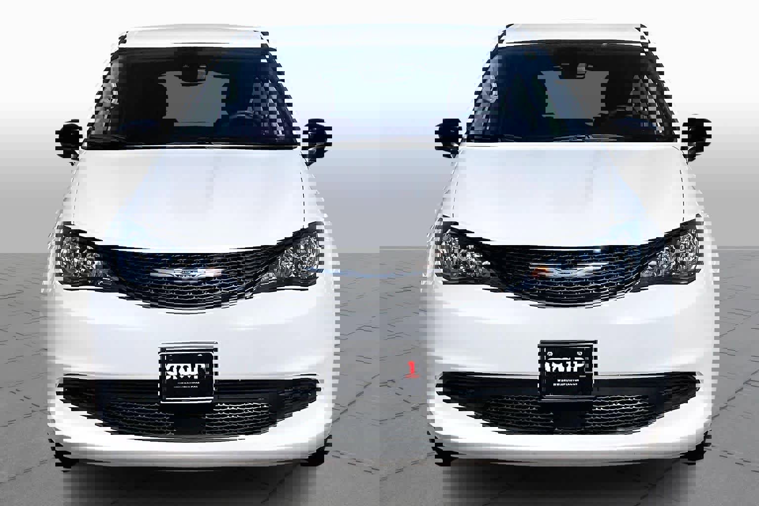 Used 2024 Chrysler Voyager LX image 4