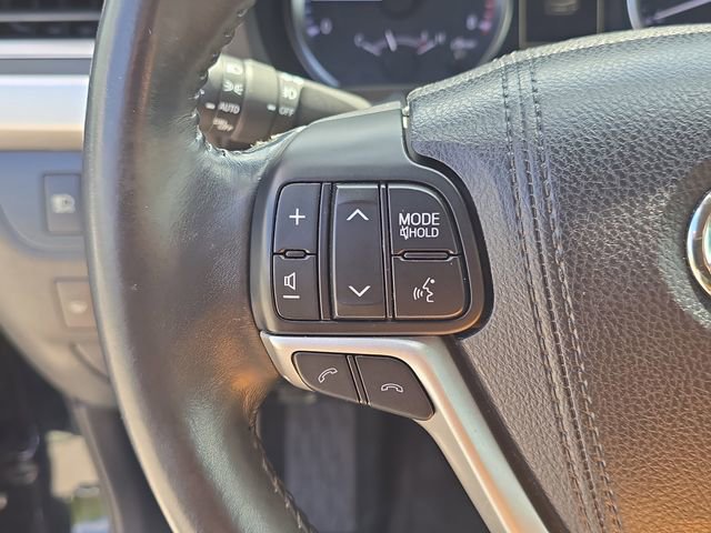 Used 2017 Toyota Highlander Plus AWD/4WD image 31