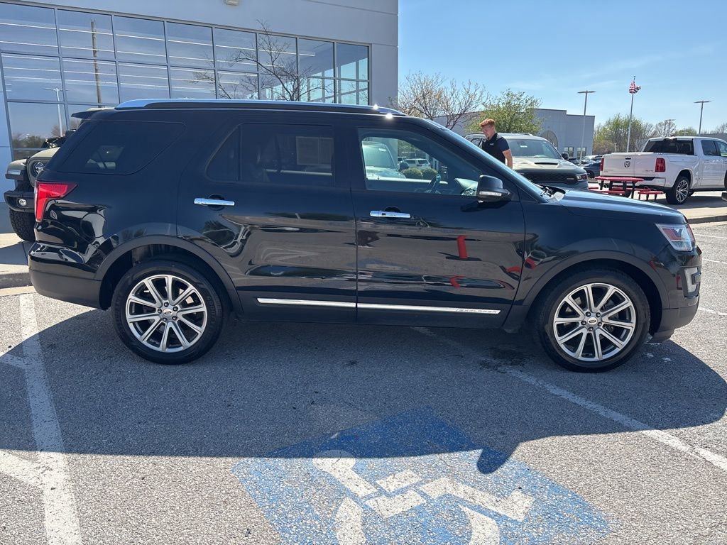 Used 2017 Ford Explorer Limited image 32