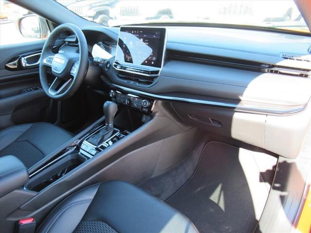 New 2026 Jeep Compass Latitude image 10